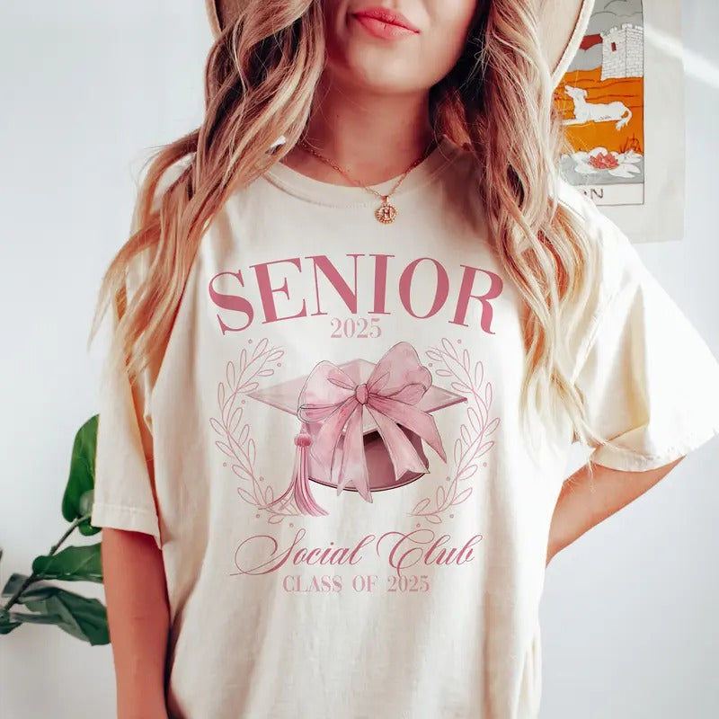 Senior 2025 T-Shirt - Coquette Pink Bow Class of 2025 Graduation Sweatshirt, High School University Graduation Clothing, Unisex Cotton Crewneck