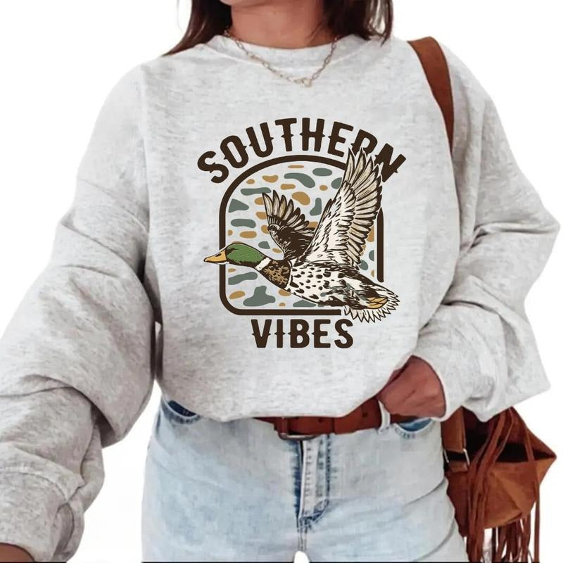 Southern Vibes Flying Mallard Ducks Sweatshirt Vintage Duck Hunting Camo Waterfowl Outdoor Wildlife for T-Shirts Unisex Cotton Pullover Womenswear Day Hoodie