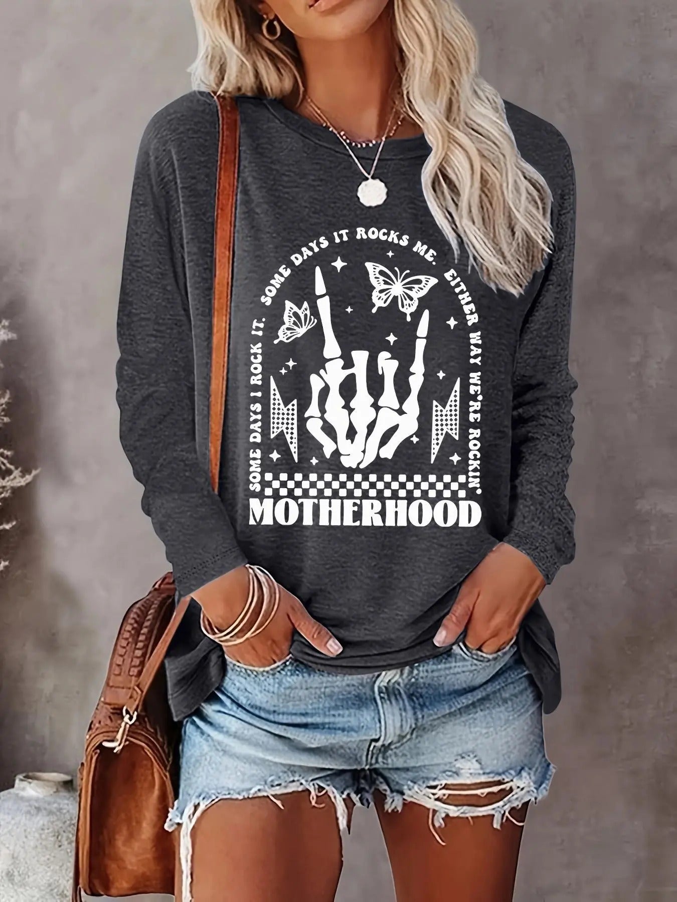 Women's Butterfly & Skeleton Hand Print Drop Shoulder Tee, Fashion Graphic Long Sleeve Crew Neck T-Shirt for Daily Holiday Vacation Outdoor Wear, Women Tops for Spring & Fall