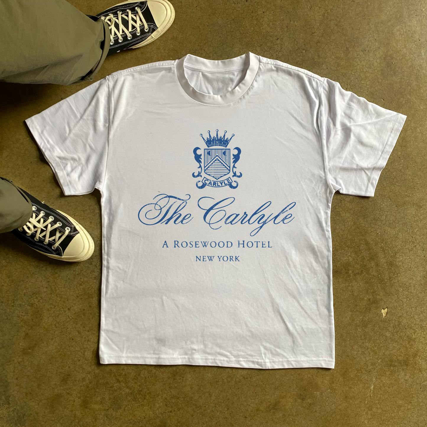 'THE CARLYLE' HOTEL AGED PRINT HEAVY WHITE TEE