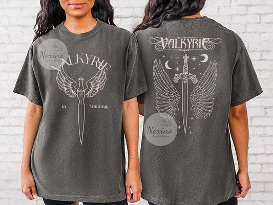 2 sildes, Acotar Valkyrie Acosf t-Shirt, Nesta Archeron Gwyn Emerie Cassian Azriel Illyrian Training Camp Velaris Sarah J Maas Throne Of Glass