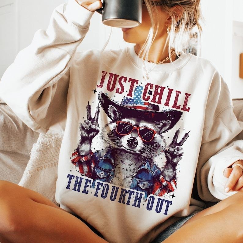 Raccoon Just chill the Fourth Out Shirt - Casual Graphic T-Shirt, 3/4 Length, Crew Neck,  Suitable for All Seasons