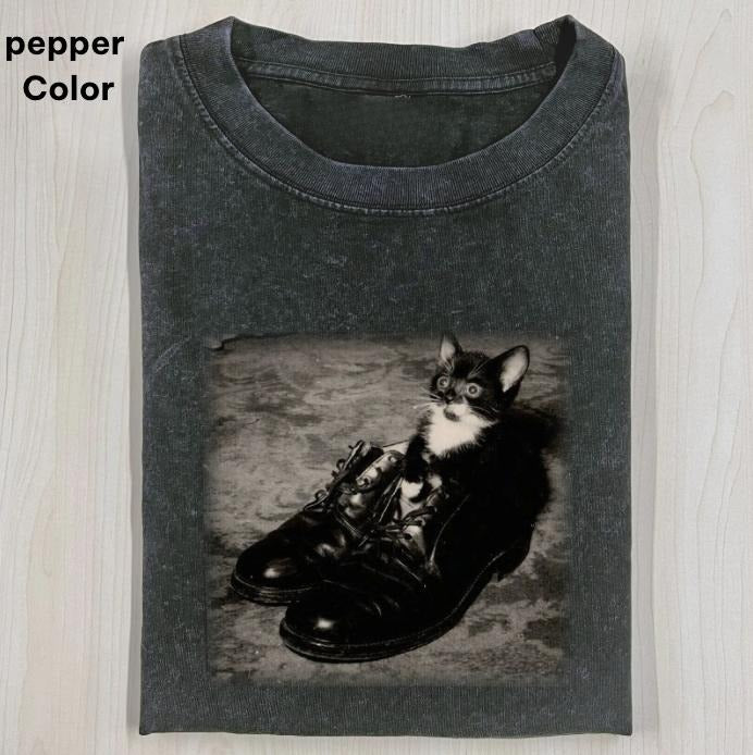 Loveage Moondream on Cats T-SHIRT, CAT SELFIE T-SHIRT, FUNNY CUTE CAT, Silly cats, Cute cats, Silly animals, funny shirts for women, Womenswear