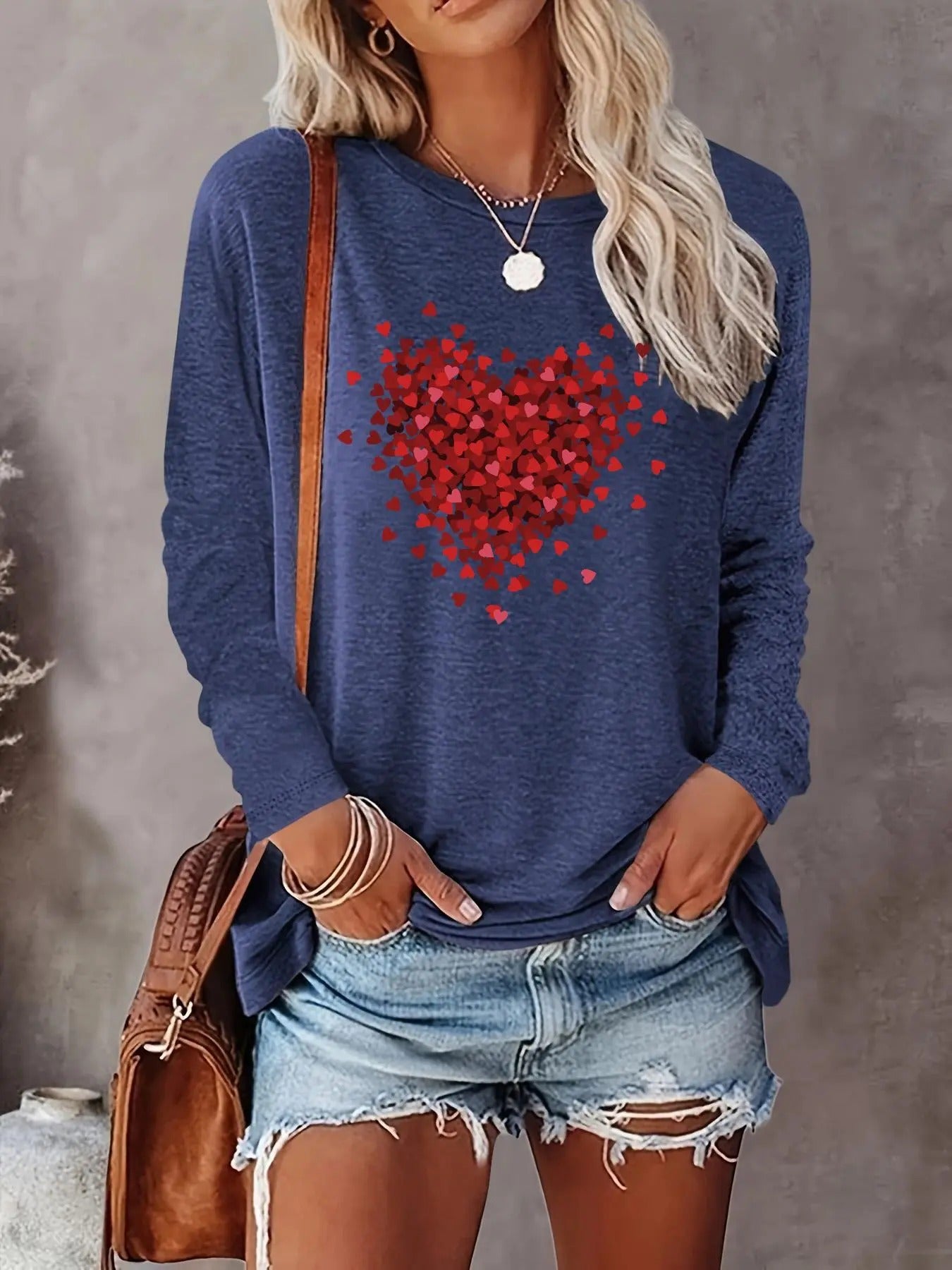 Women's Heart Print Round Neck Tee, Casual Long Sleeve Crew Neck T-shirt for Spring & Fall, Fashion Women's Top for Daily Wear