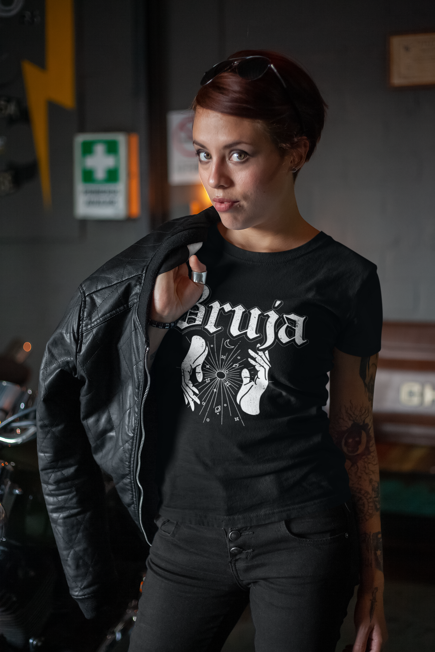 Bruja Vintage Chingona T-Shirt