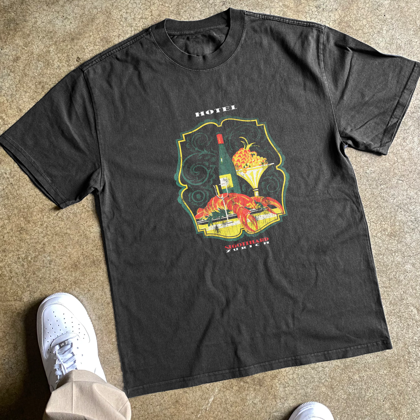 HOTEL ST.GOTTHARD HEAVYWEIGHT BLACK T-SHIRT